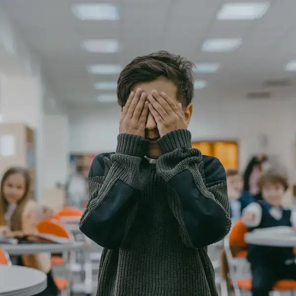 考量新班級對孩子的壓力與人際關係示意圖